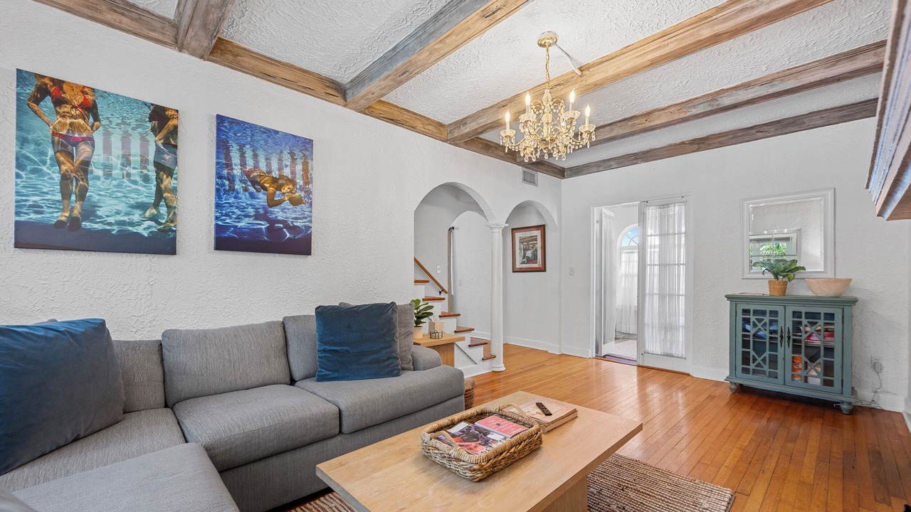 Photo of Livingroom in Old Northwood Historic District