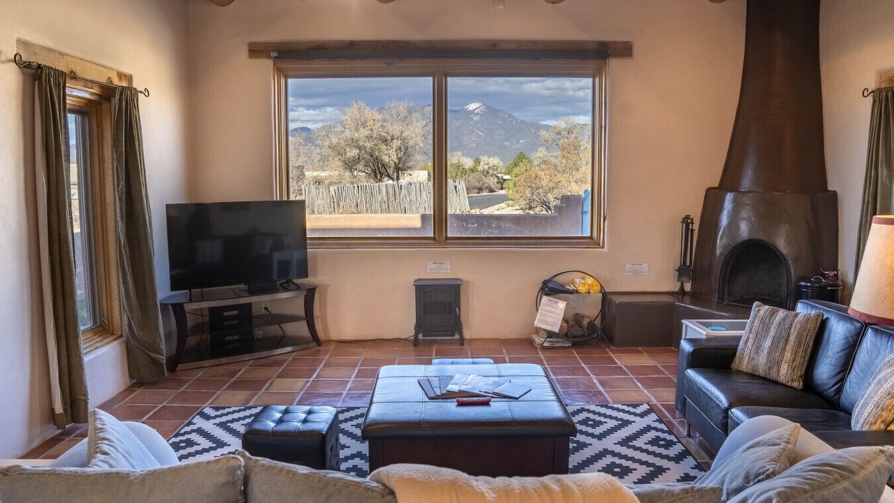 Photo of Livingroom in Taos