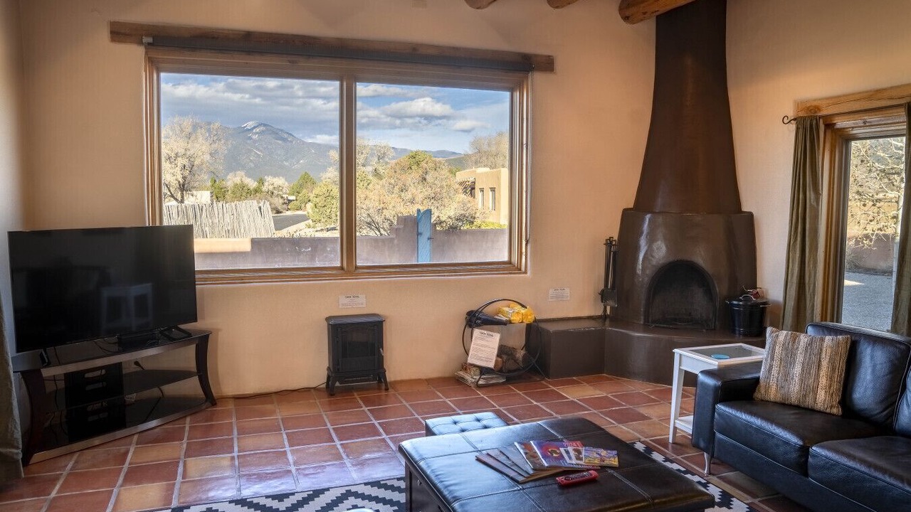 Photo of Livingroom in Taos