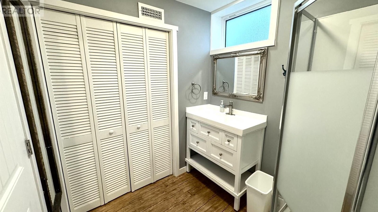 Photo of Bathroom in Valemount