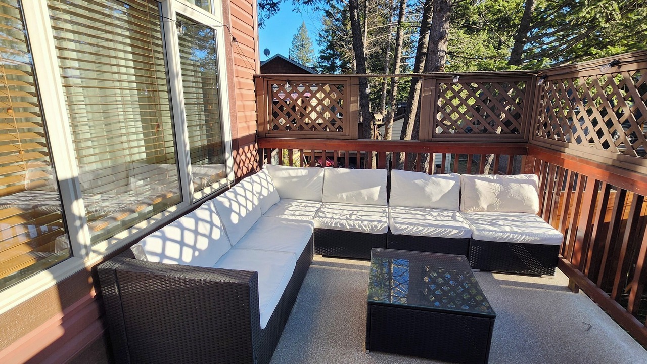 Photo of Patio Balcony in East Kootenay