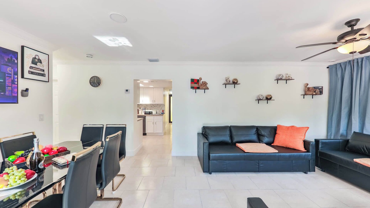 Photo of Livingroom in North Central Hollywood