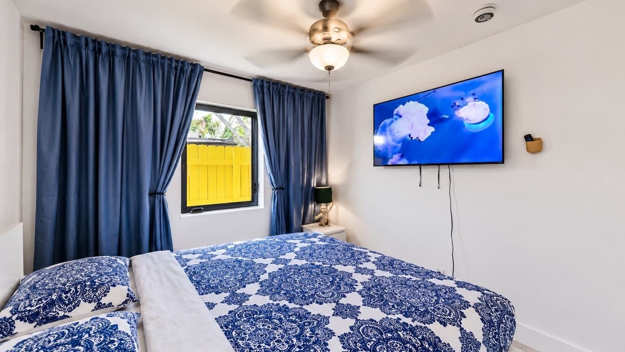Photo of Bedroom in North Central Hollywood