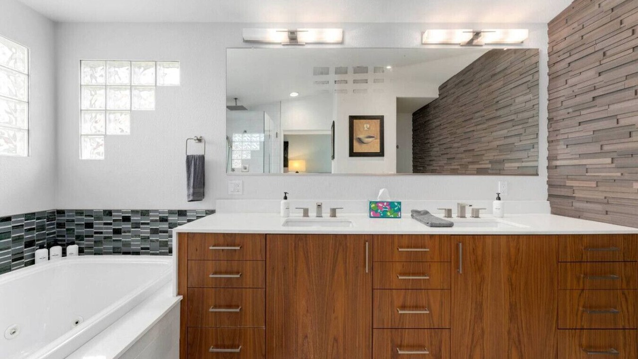 Photo of Bathroom in Alamo Placita