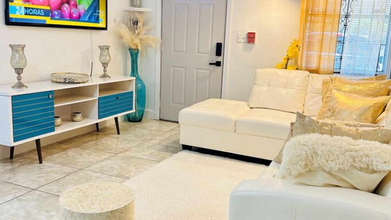 Photo of Livingroom in Miami Gardens