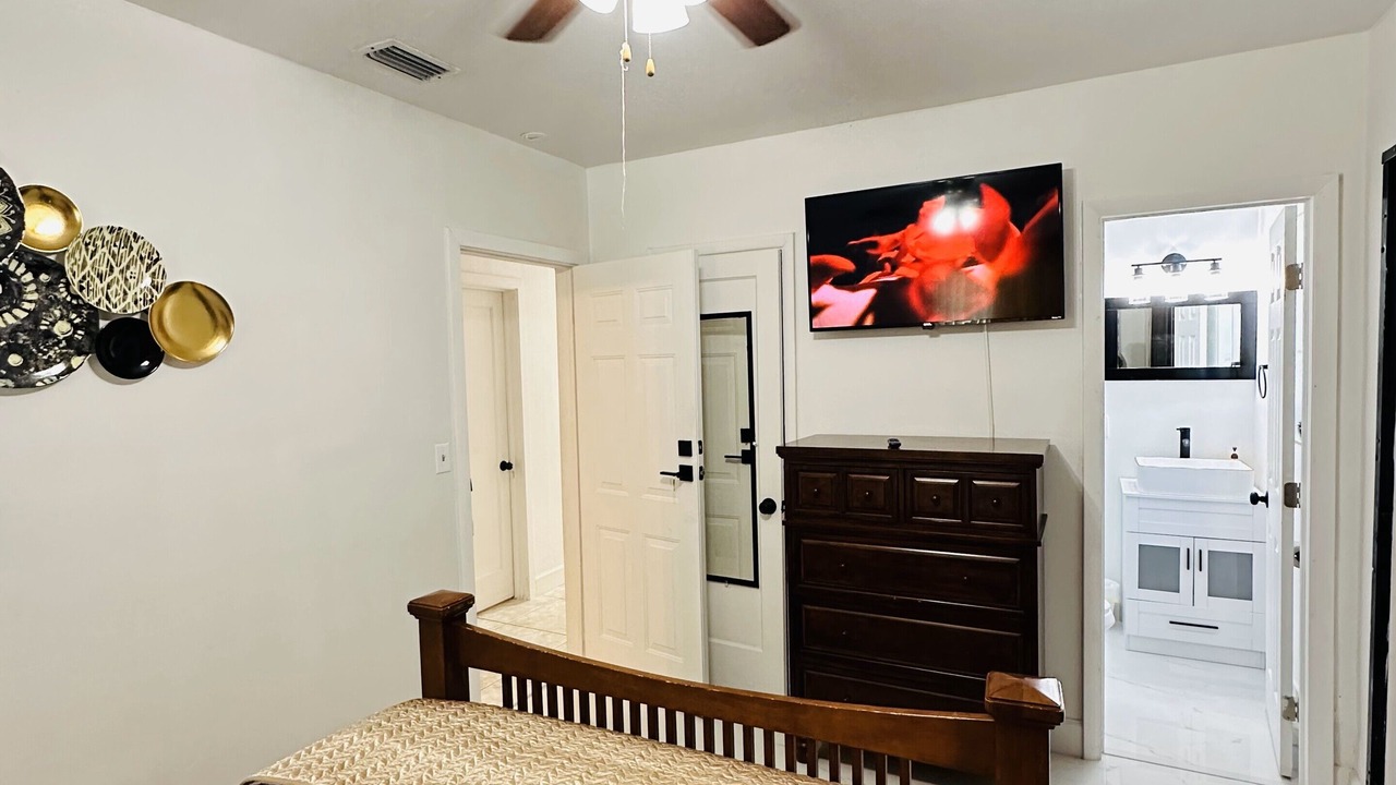 Photo of Bedroom in Miami Gardens