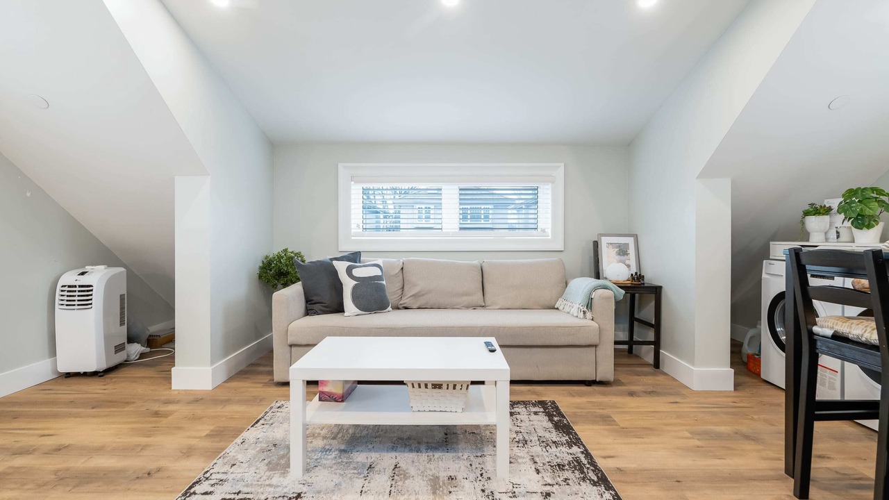 Photo of Livingroom in Marpole