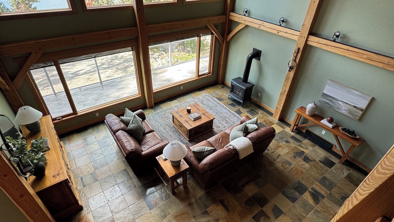 Photo of Livingroom in East Kootenay