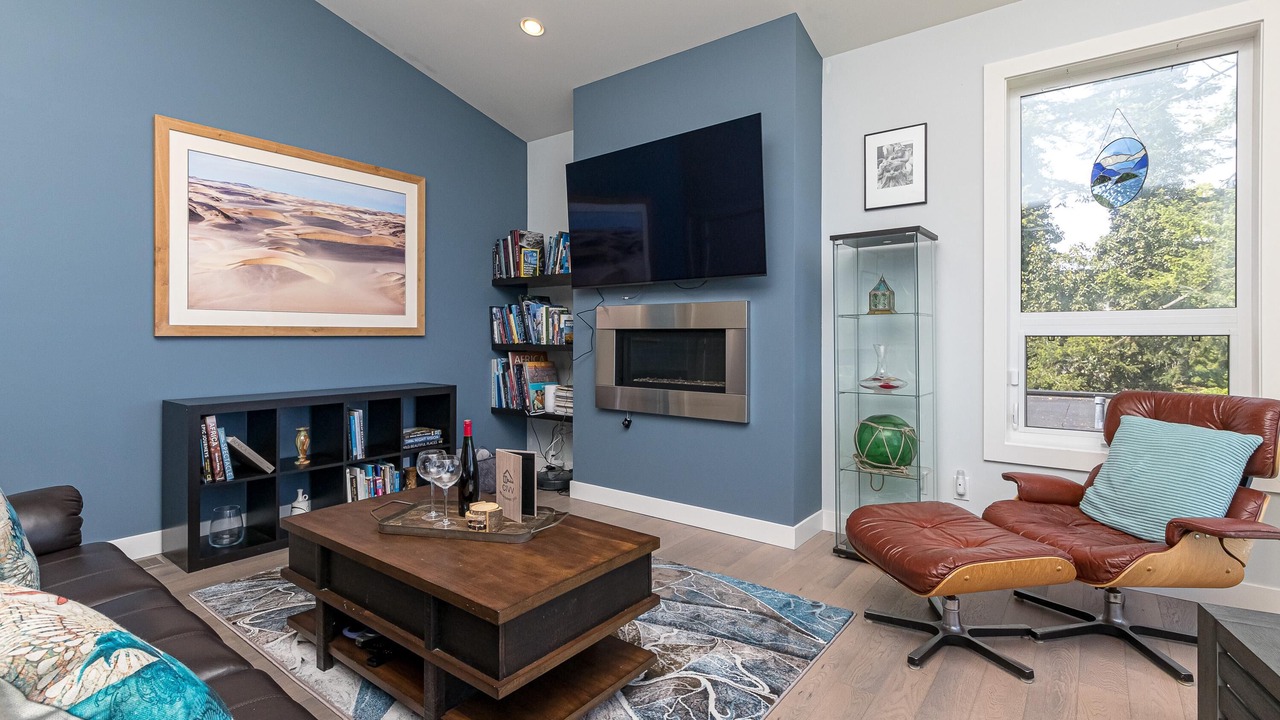 Photo of Livingroom in Cordova Bay