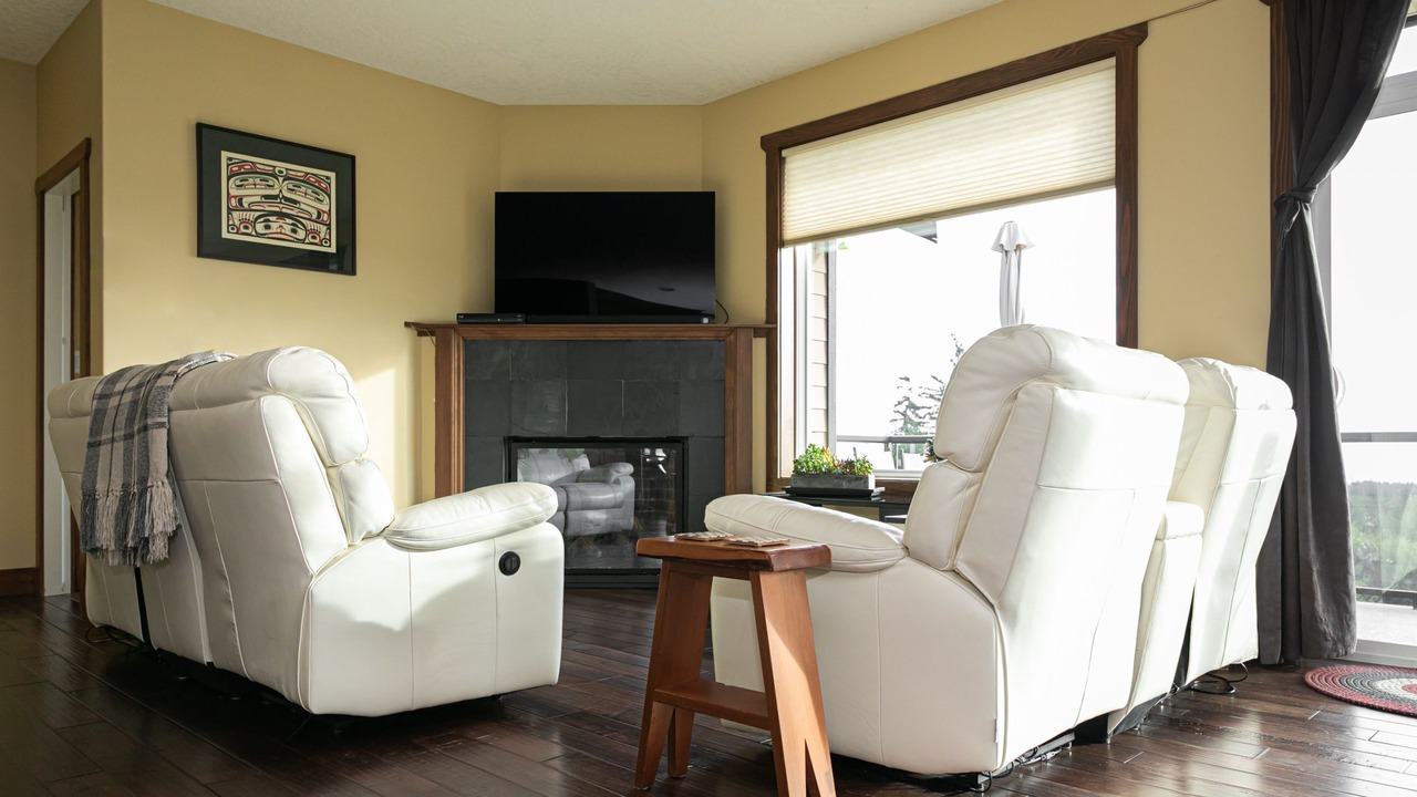 Photo of Livingroom in Juan de Fuca Electoral Area