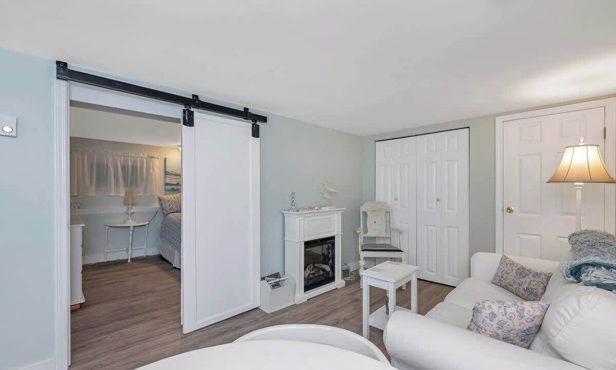 Photo of Livingroom in Saanich West