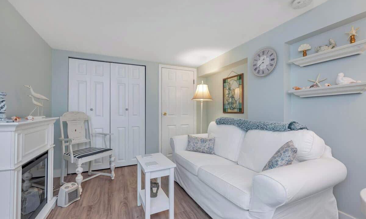 Photo of Livingroom in Saanich West