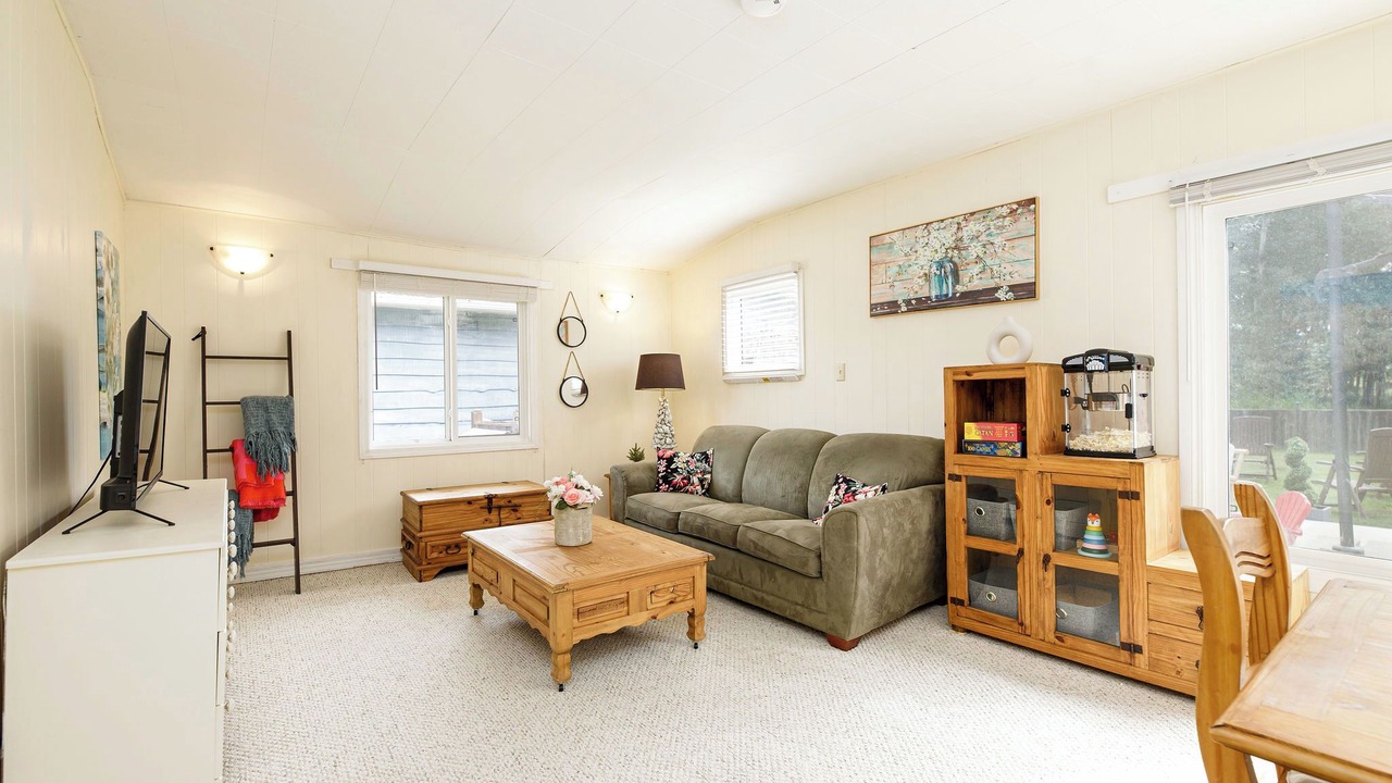 Photo of Livingroom in Sylvan Lake