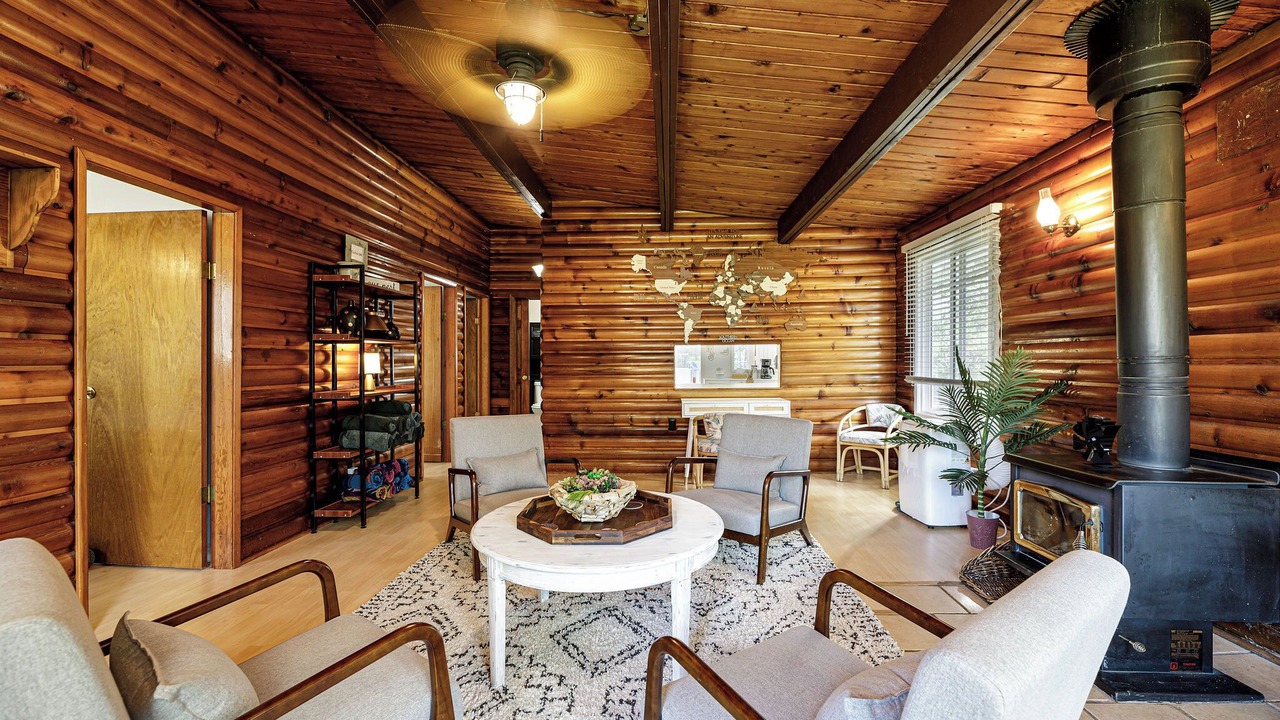 Photo of Livingroom in Sylvan Lake