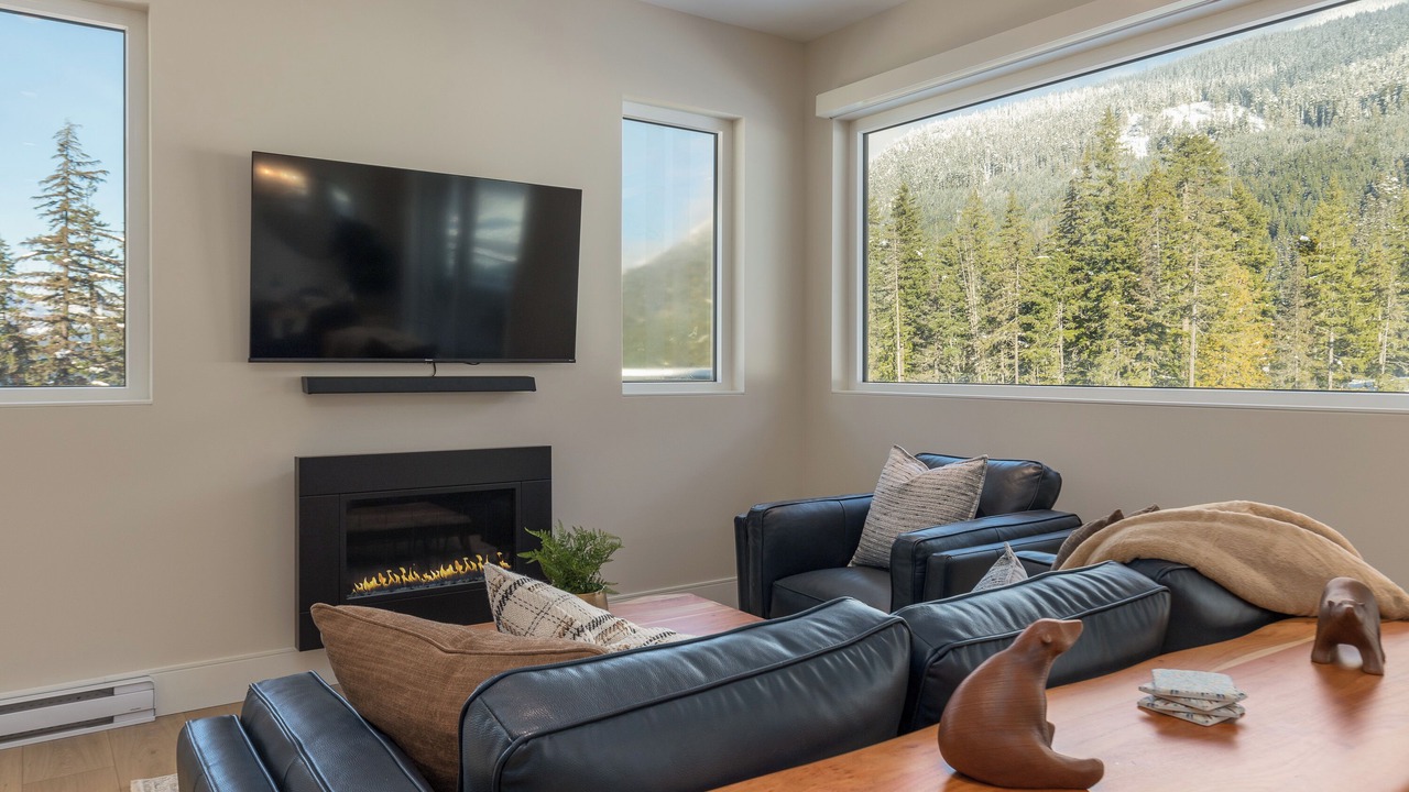 Photo of Livingroom in Sea to Sky Highway