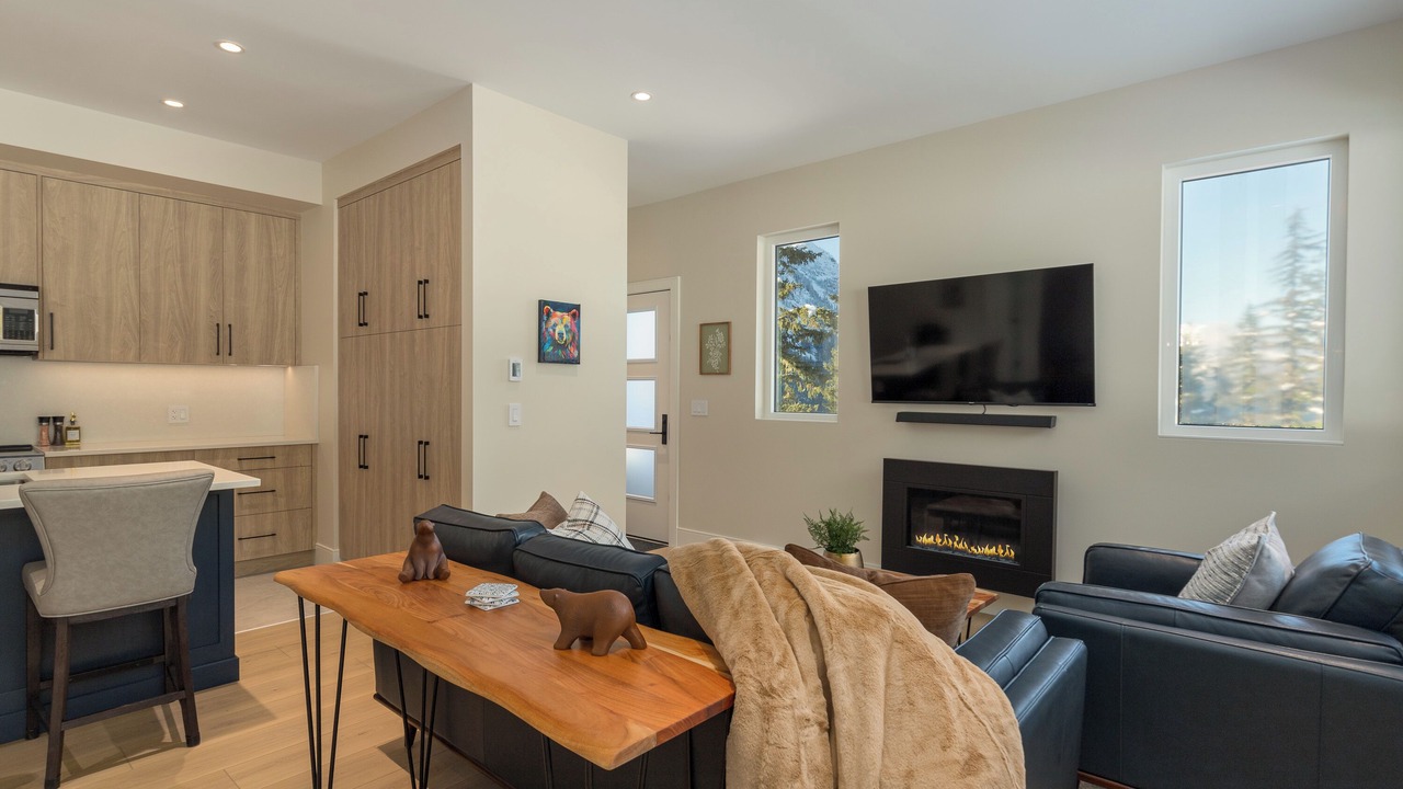 Photo of Livingroom in Sea to Sky Highway