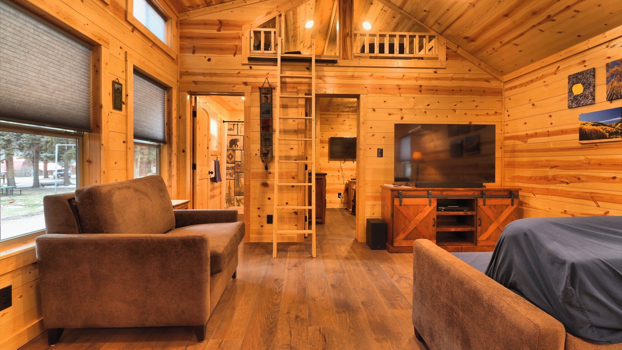 Photo of Bedroom in Red River