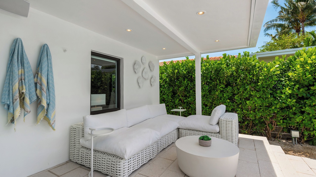 Photo of Patio Balcony in Surfside