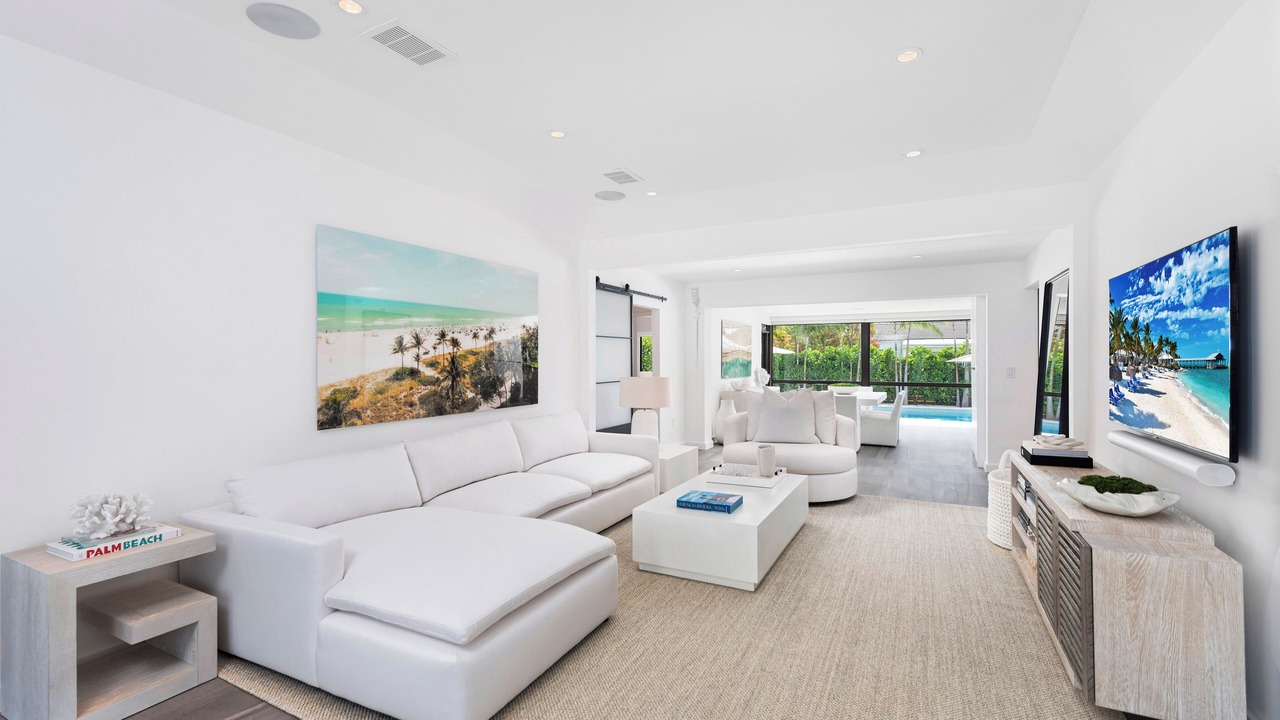 Photo of Livingroom in Surfside