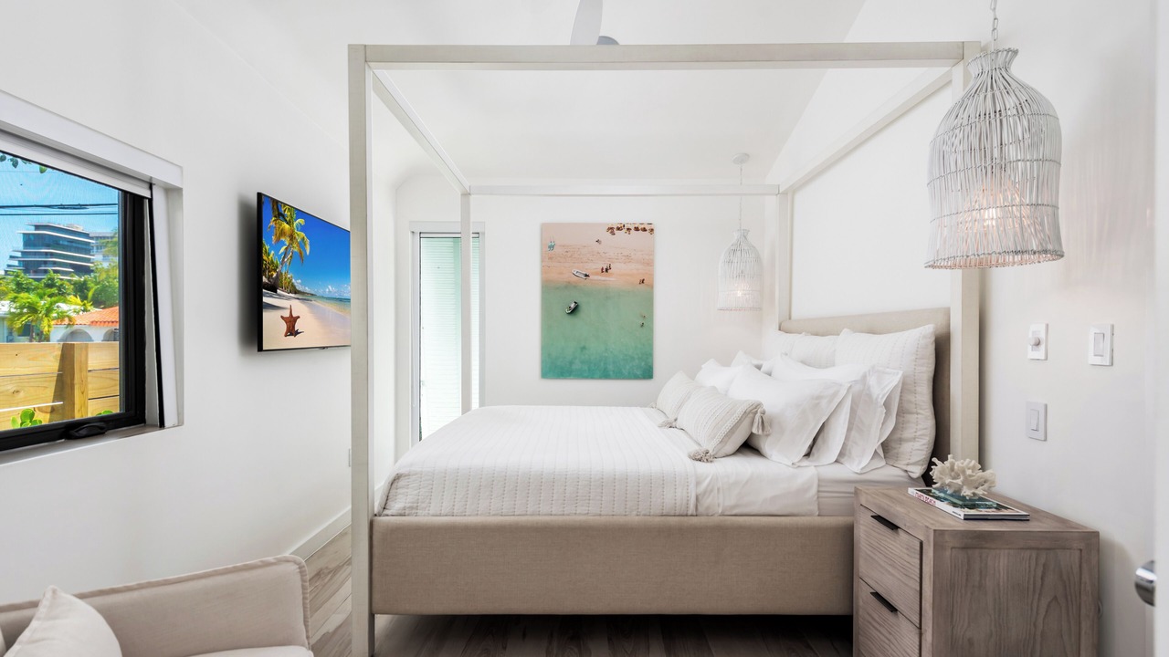 Photo of Bedroom in Surfside