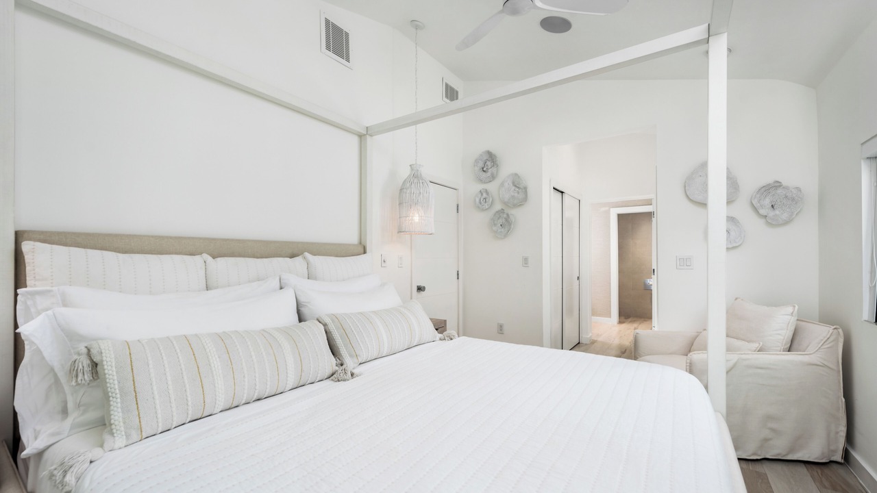 Photo of Bedroom in Surfside