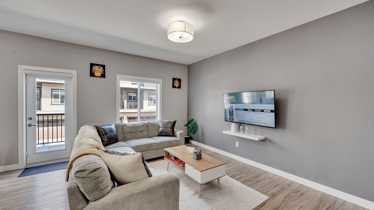 Photo of Livingroom in Southeast Edmonton