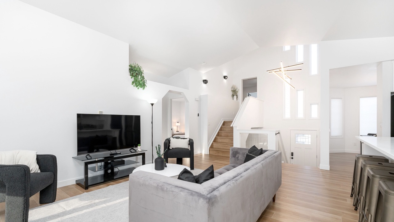 Photo of Livingroom in Southeast Edmonton