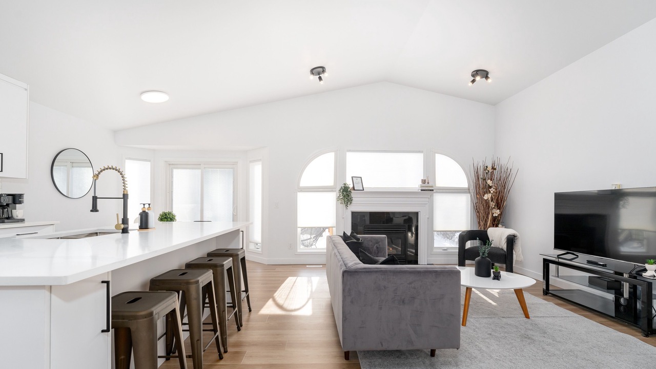 Photo of Livingroom in Southeast Edmonton