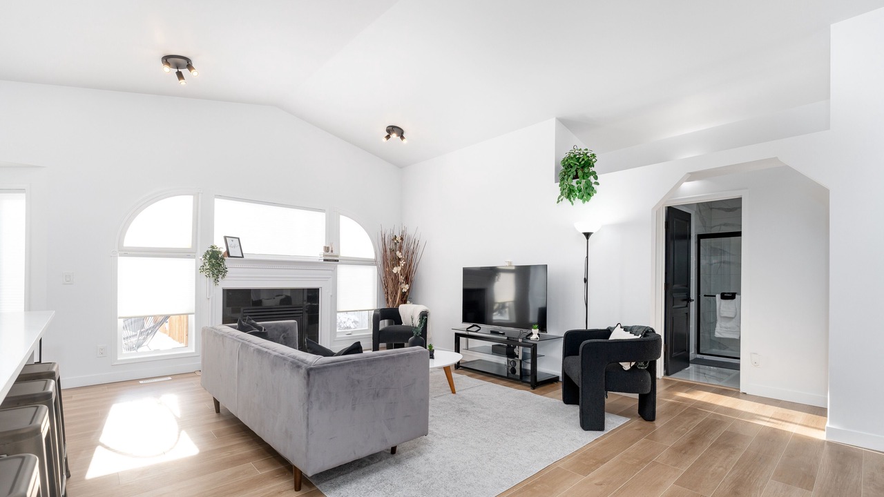 Photo of Livingroom in Southeast Edmonton