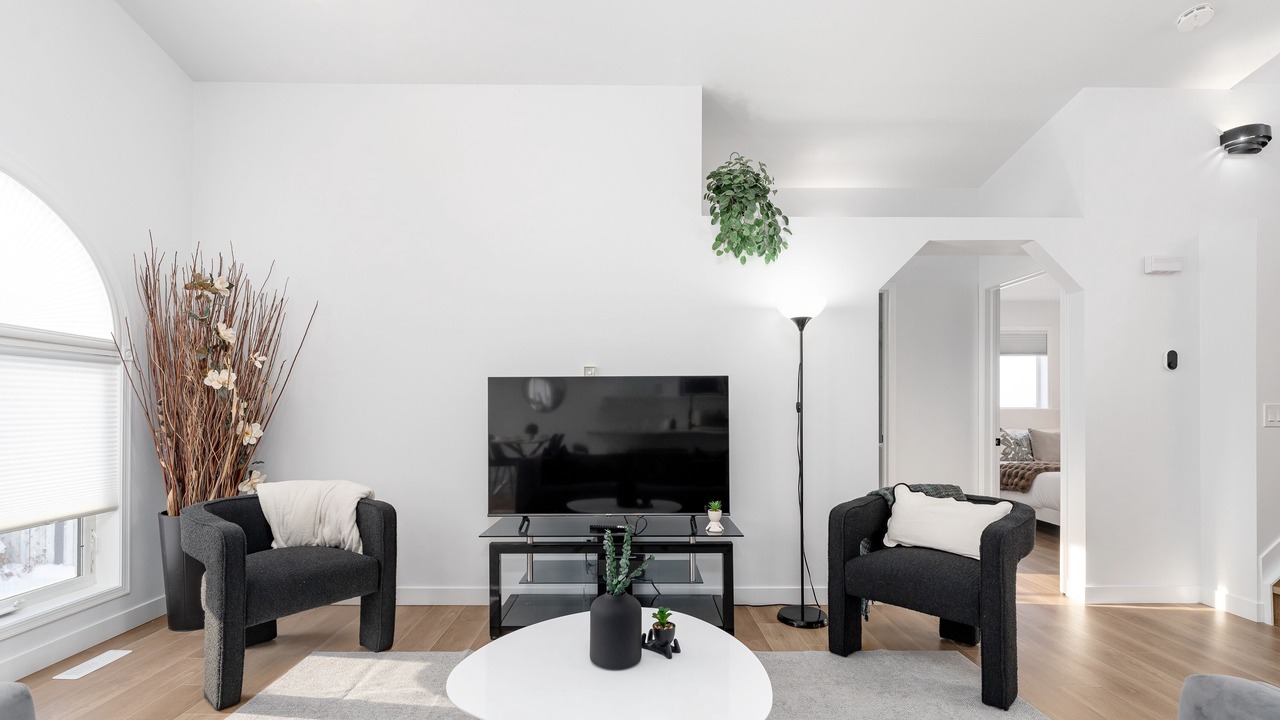 Photo of Livingroom in Southeast Edmonton