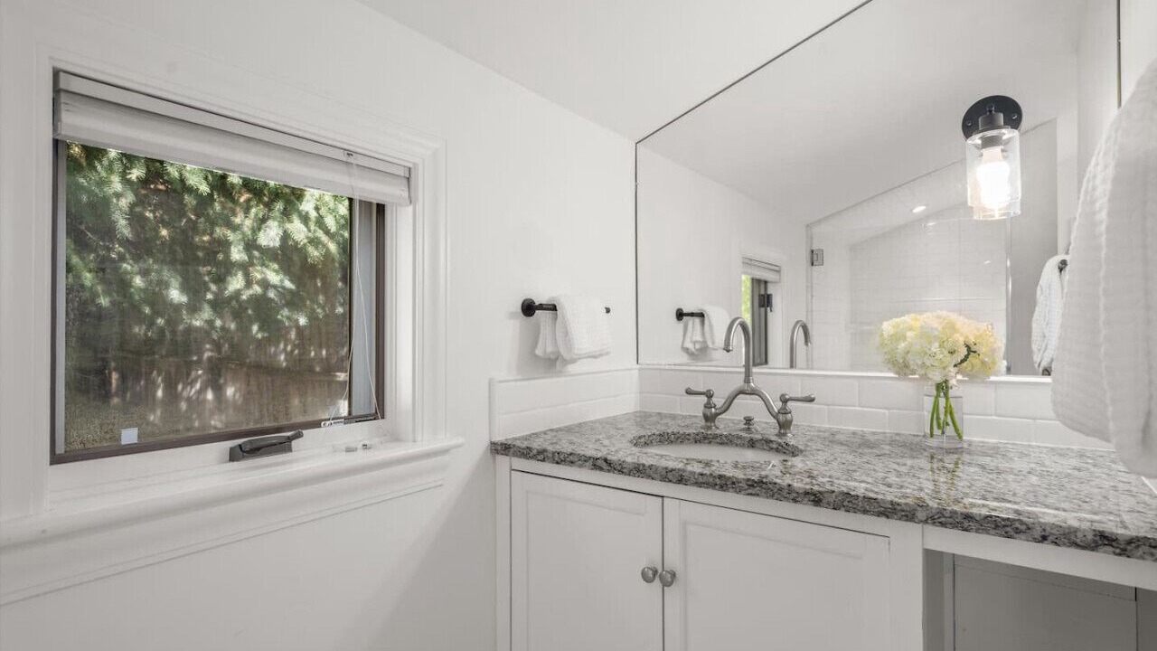 Photo of Bathroom in Basalt