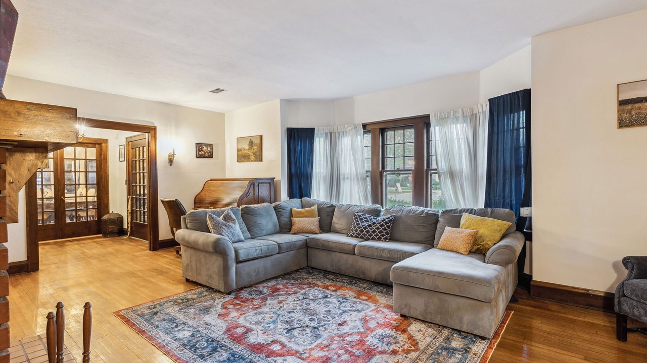 Photo of Livingroom in Edgewater