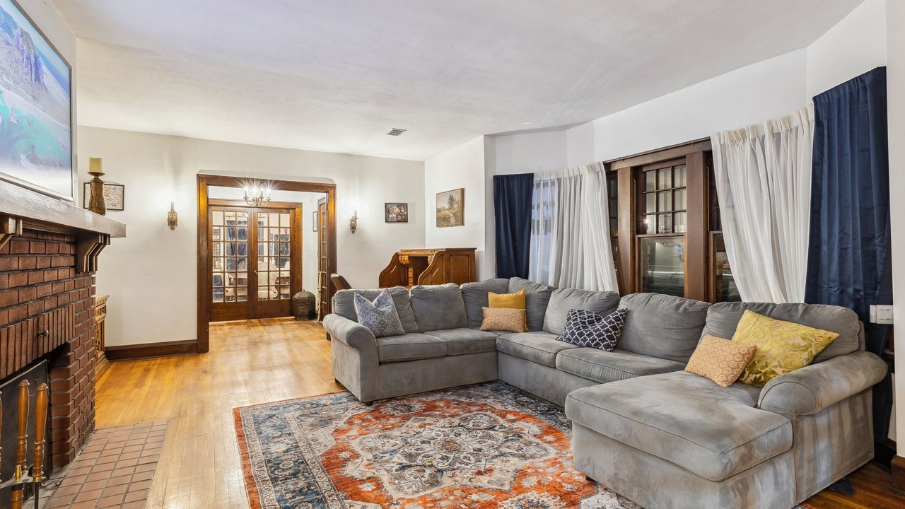 Photo of Livingroom in Edgewater