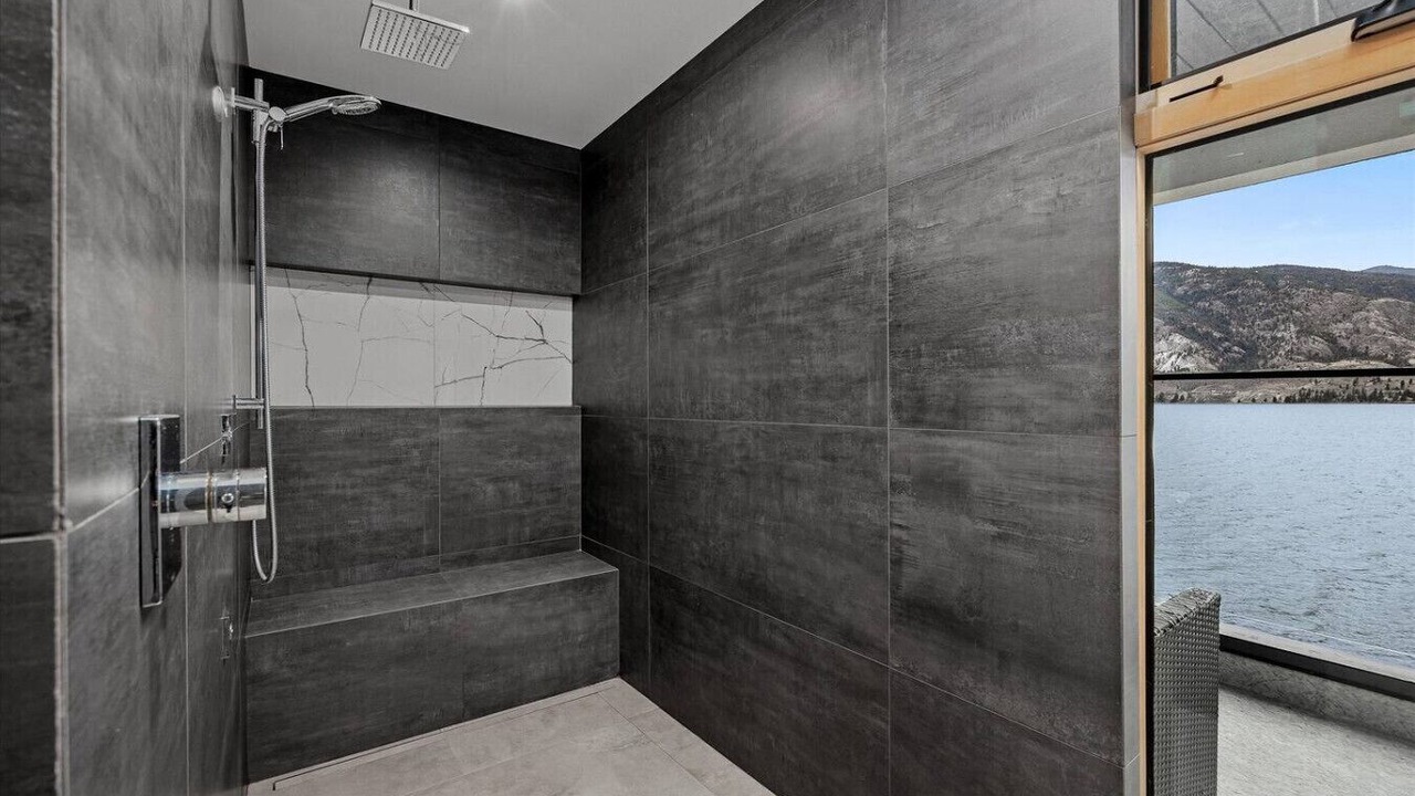 Photo of Bathroom in Okanagan-Similkameen