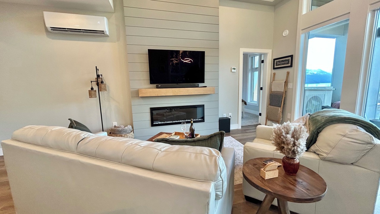 Photo of Livingroom in Harrison Hot Springs