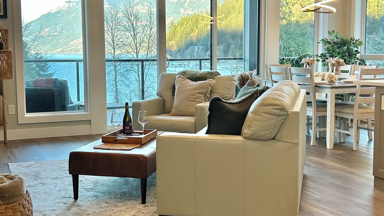 Photo of Livingroom in Harrison Hot Springs