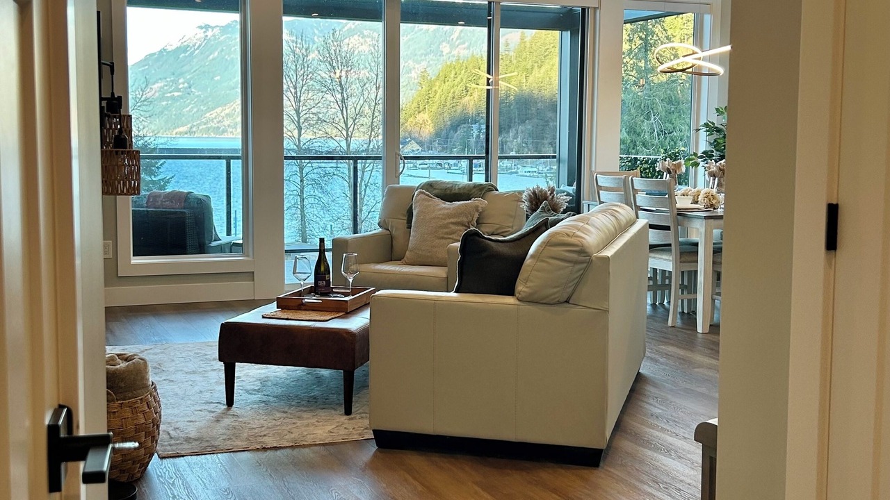 Photo of Livingroom in Harrison Hot Springs