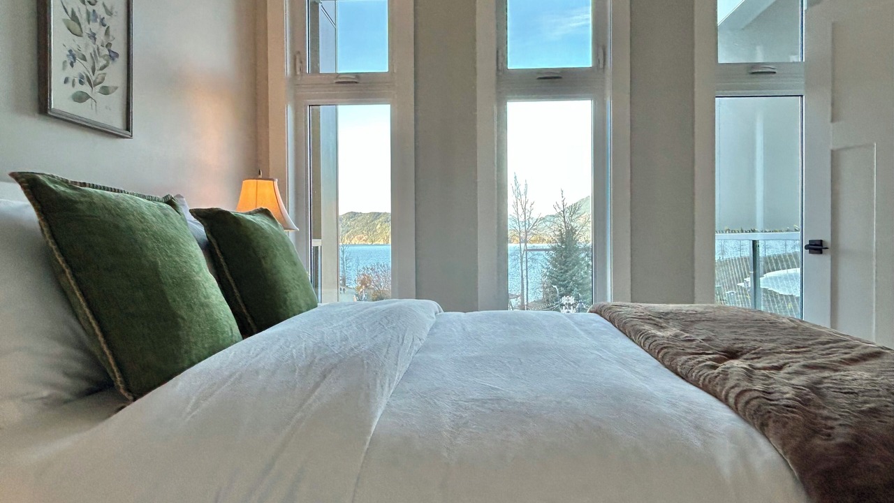 Photo of Bedroom in Harrison Hot Springs