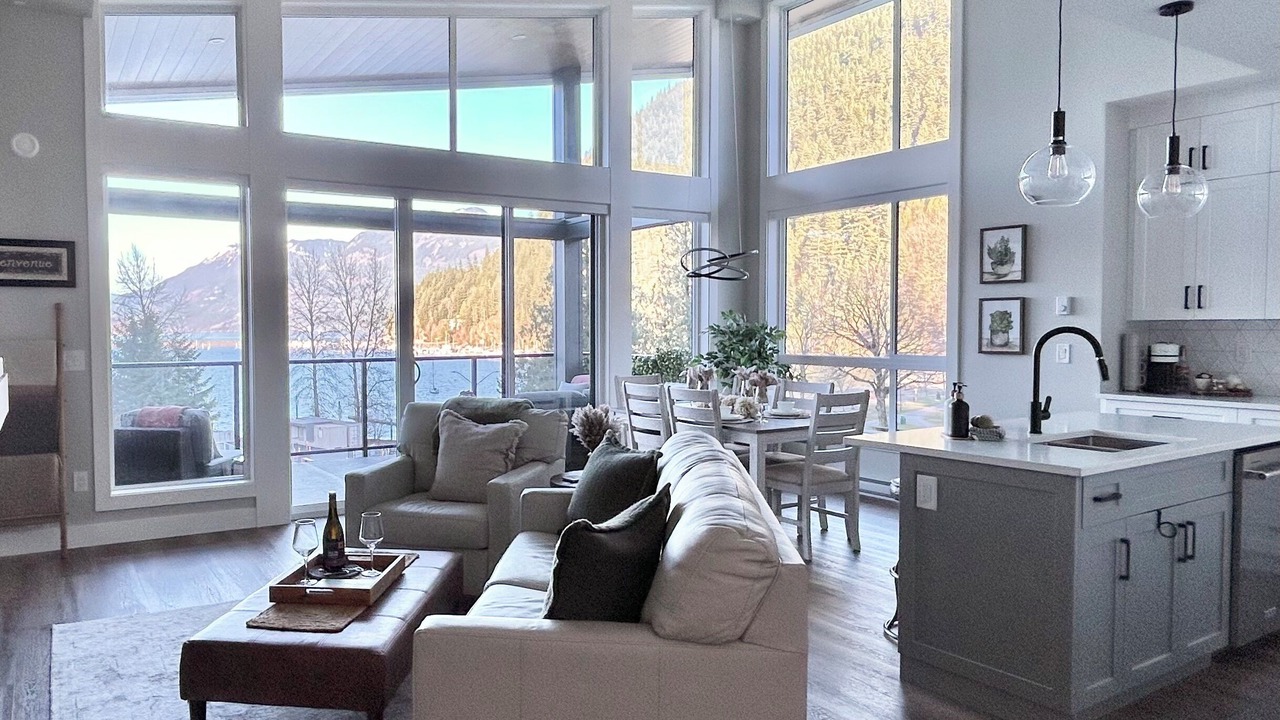 Photo of Livingroom in Harrison Hot Springs