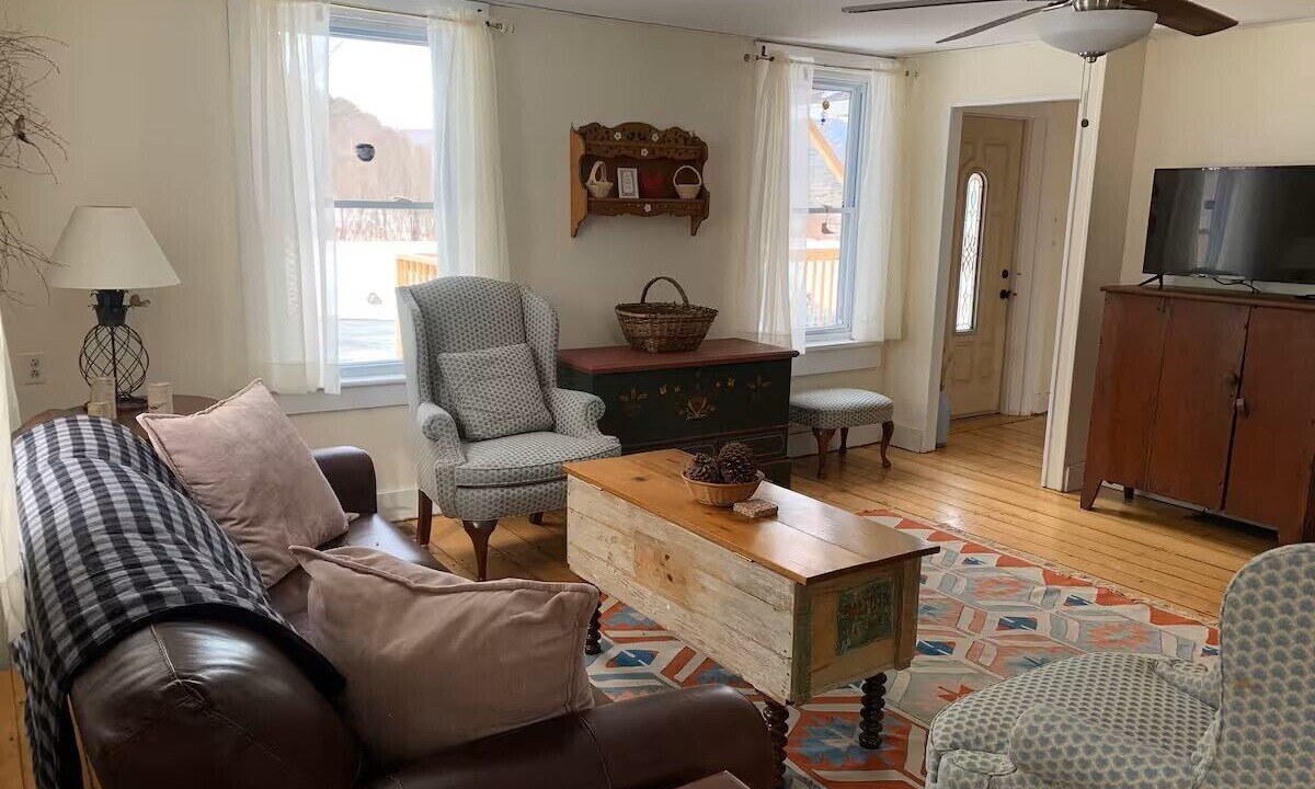 Photo of Livingroom in Jeffersonville