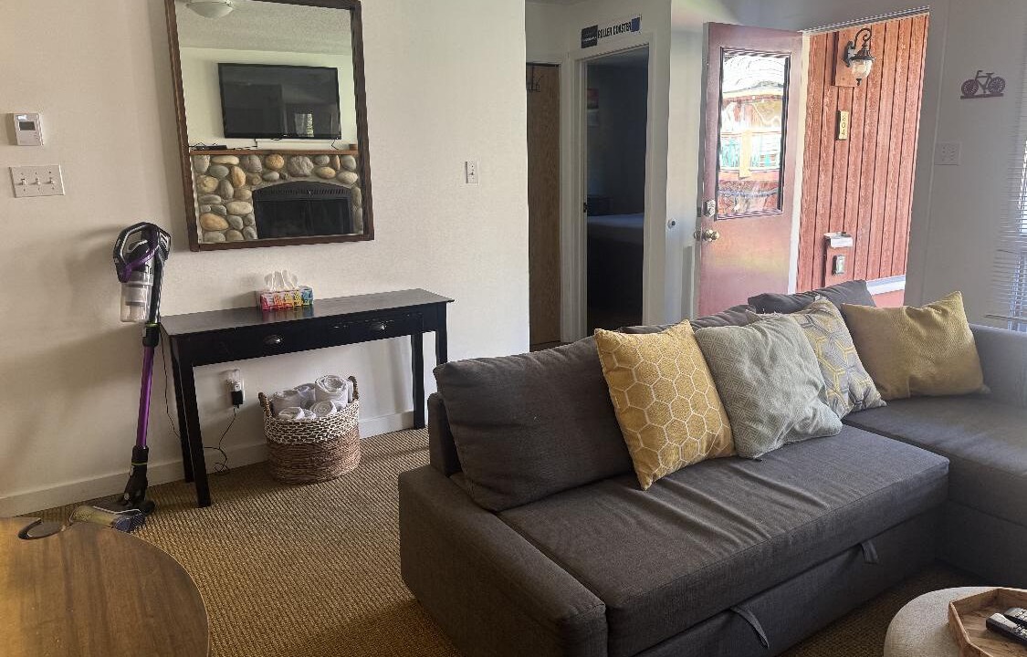 Photo of Livingroom in East Kootenay