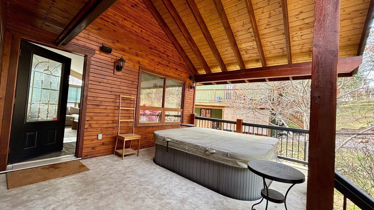 Photo of Patio Balcony in East Kootenay