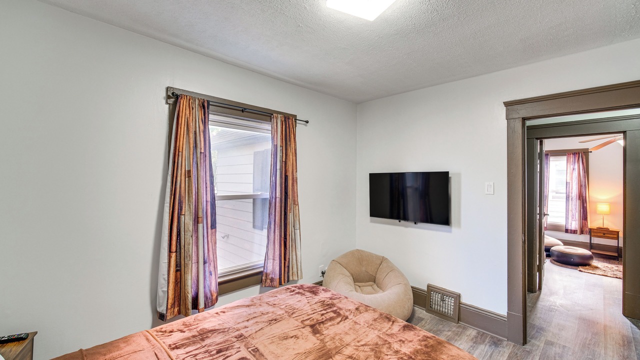 Photo of Bedroom in South Broadway