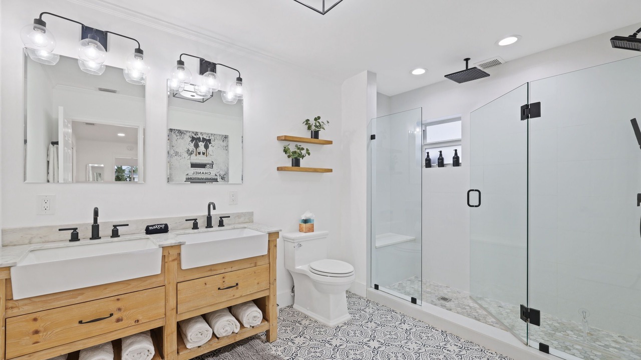 Photo of Bathroom in Tropic Palms