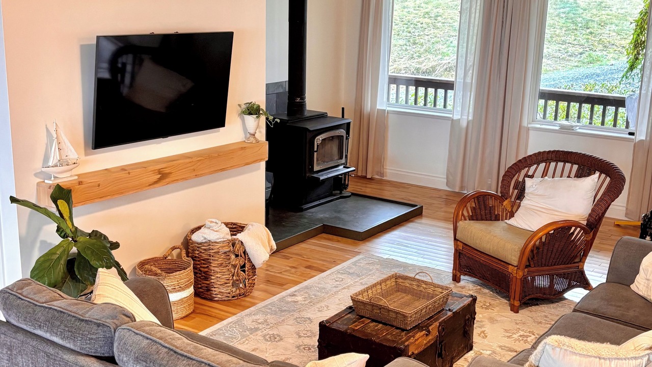 Photo of Livingroom in Juan de Fuca Electoral Area