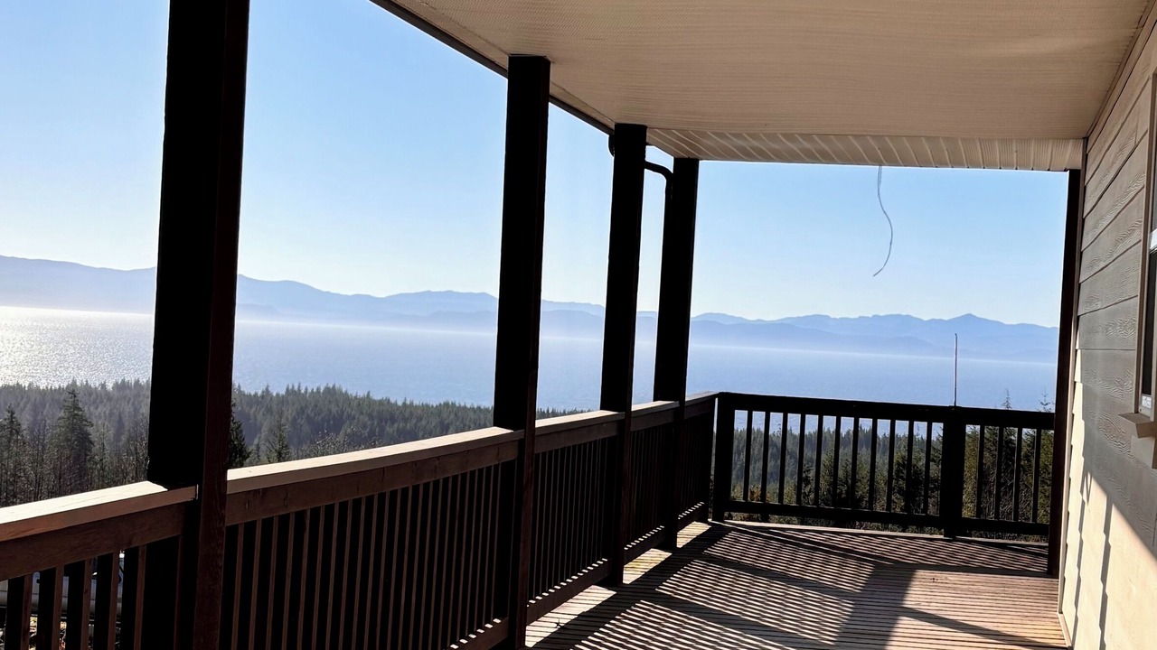 Photo of Patio Balcony in Juan de Fuca Electoral Area