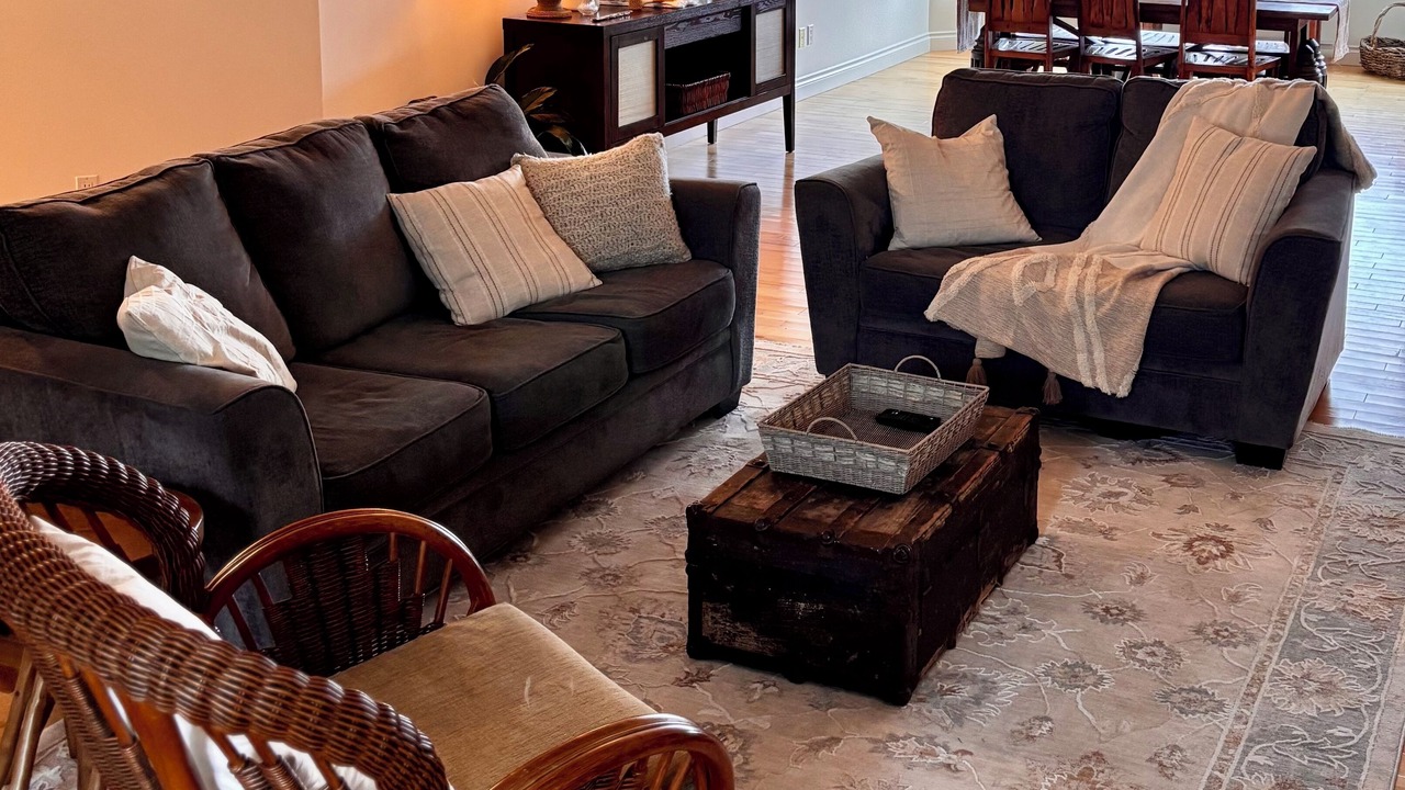 Photo of Livingroom in Juan de Fuca Electoral Area