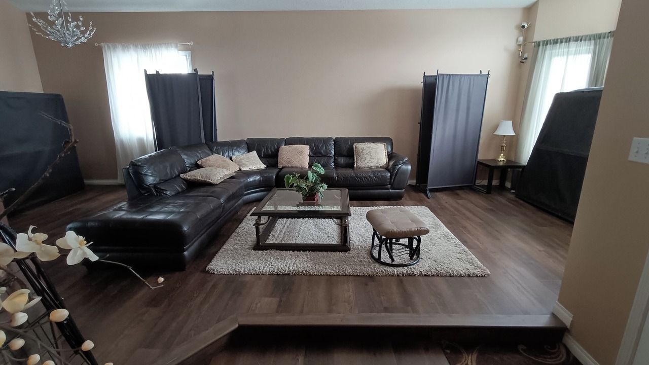 Photo of Livingroom in Southeast Edmonton