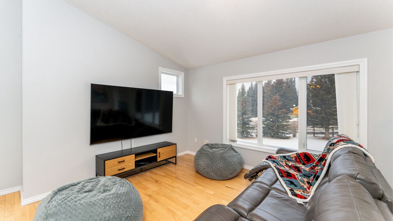 Photo of Livingroom in Division No. 14