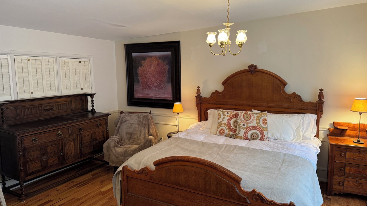 Photo of Bedroom in Colonial Pine Hills